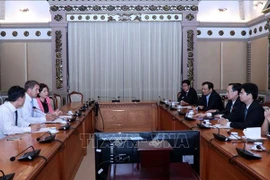 胡志明市与英特尔集团加强合作共促发展