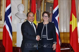 阮春福总理会见挪威议会议长托恩·特伦