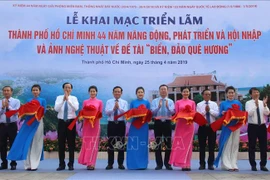 “胡志明市44周年活跃发展与融入国际”图片展开幕