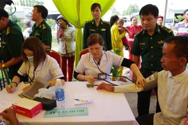 西宁省为越柬边境地区贫困人口免费看病送药