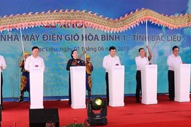 薄辽省和平一号风力发电站动工建设