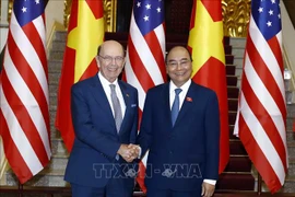 越南政府总理阮春福会见美国商务部长罗斯