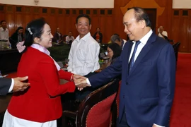 越南政府总理阮春福会见岘港市海州郡革命有功者代表团