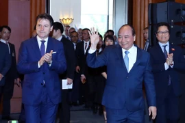 越南政府总理和意大利总理朱塞佩·孔特共同主持意大利-东盟企业论坛