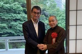 4名越南人荣获日本外务省奖状