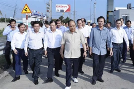 阮春福对中良—美顺高速公路施工进度进行实地走访考察