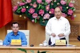 阮春福出席政府与劳动总联合会协调工作会议