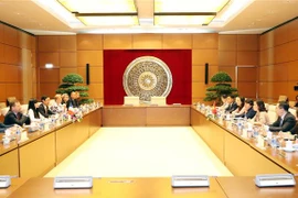 越南与法国国会代表加强合作关系
