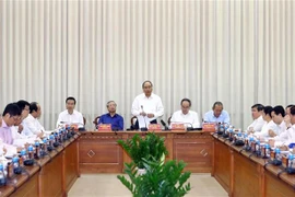 阮春福要求胡志明市继续以科技与创新为出路