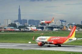 越南各家航空公司因受台风“韦帕”影响调整航班执行计划