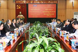 越老两国分享地方政府管理和公务员管理经验