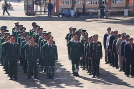 推翻种族灭绝制度胜利40周年：柬埔寨王家军代表团瞻仰嘉莱省烈士陵园