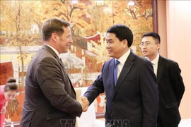 加强河内市与英国的教育合作