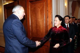 越南国会主席阮氏金银会见白俄罗斯总理谢尔盖·尼古拉耶维奇·鲁马斯