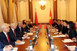 越南国会主席阮氏金银与白俄罗斯国民会议代表院主席举行会谈