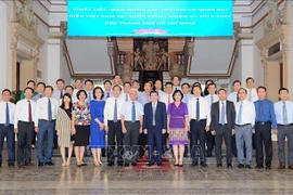 胡志明市领导人会见越南新任驻外使节代表团