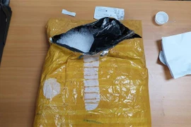 越南西宁省木牌口岸海关破获一起跨境毒品案 缴获毒品7千克