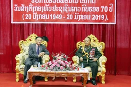 越南驻老挝大使祝贺老挝人民军队成立70周年