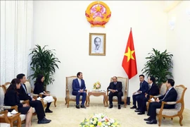 阮春福会见新加坡制造商总会会长符标雄