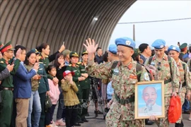 越南二号二级野战医院医疗队第二组队员今日启程赴南苏丹执行任务