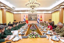 越南人民军高级军事代表团同古巴高级军事代表团举行会谈
