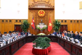 越南政府总理阮春福与尼泊尔总理奥利举行会谈