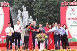 阮氏金银出席2019年人道月启动仪式
