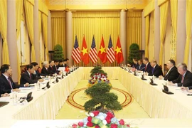 越共中央总书记、国家主席阮富仲与美国总统特朗普举行会谈