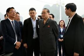 朝鲜劳动党高级领导代表团参观世界自然遗产下龙湾