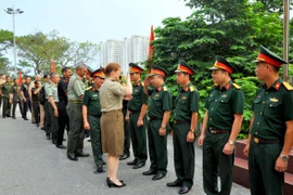 各国驻越南国防武官代表团访问海防市和广宁省