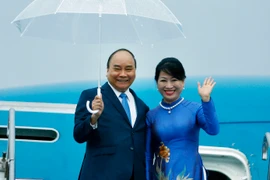越南政府总理阮春福抵达大阪府开始出席二十国集团峰会之行