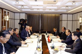 越南政府总理阮春福会见泰国部分大型集团领导