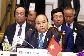 越南政府总理阮春福出席第34届东盟峰会全体会议
