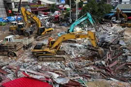 柬埔寨一在建七层建筑倒塌致多人伤亡