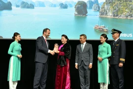 阮氏金银出席空客客机交付仪式和FPT驻法国代表处开业仪式