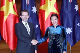 越南国会主席阮氏金银与澳大利亚参议院议长瑞安举行会谈