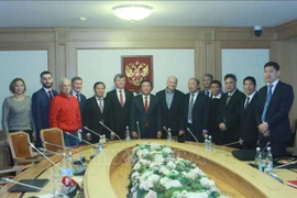 加强与俄罗斯共产党的传统友好关系