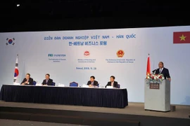 越南政府总理阮春福出席越南-韩国商务论坛