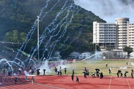 越南驻中国香港总领事馆为在港越南留学生回国提供支持