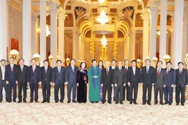 越共中央总书记、国家主席阮富仲同柬埔寨国王诺罗敦·西哈莫尼举行会谈