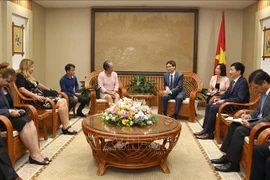 越南政府副总理武德儋会见古巴劳动和社会保障部部长