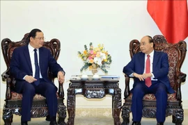 越南政府总理阮春福会见老挝计划投资部副部长宋赛•西潘敦