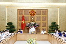 政府总理阮春福主持召开越共十三大经济社会小组第五次会议