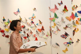  “化身蝴蝶”装置艺术展 拉近与残疾人的距离