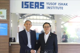 越共中央对外部部长黄平君率领越南共产党代表团对新加坡进行正式访问