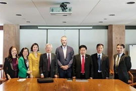 越南与加拿大互相交换国家机构组织与管理经验
