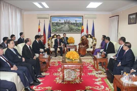 柬埔寨领导人会见越共中央检查委员会工作代表团