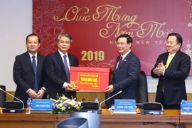 王廷惠春节后上班第一天走访慰问部分机关单位干部职工