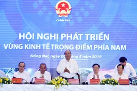 阮春福总理主持南部重点经济区发展会议
