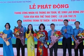 越南各地纷纷举行2019年工人月各项切实活动